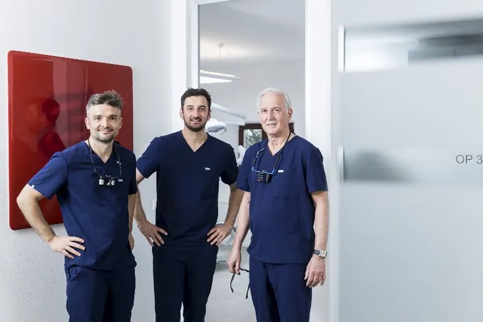 Hoelzl Dr. Heinz -Dentista spec.in Implantologia