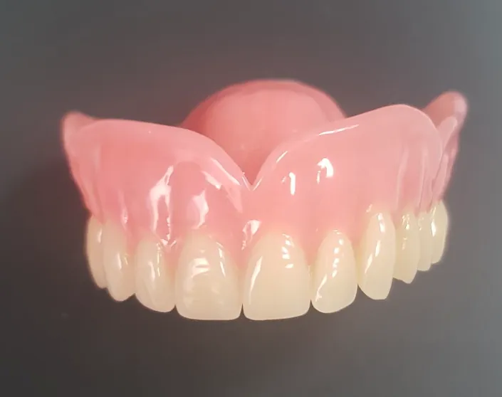 RIPARAZIONE DENTIERA , Omede’ Laboratorio, Odontotecnico Torino, riparazione protesi dentarie.